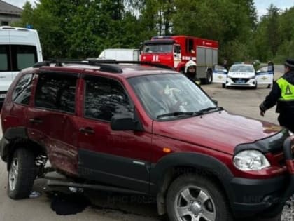 В Калуге на Тарутинской столкнулись “Рено” и “Нива”