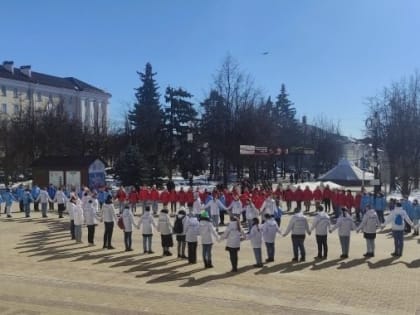 На Театральной площади в Калуге прошла патриотическая акция