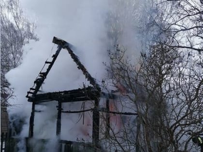 В СНТ Калуги сгорел дачный дом