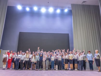 Педагогам подарили весну