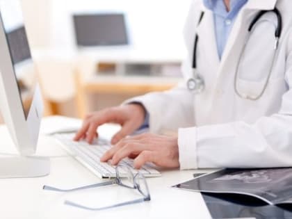 Россиянам объяснили, как и где оформить электронный полис ОМС