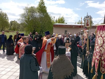Пасхальный крестный ход в селе Сенино
