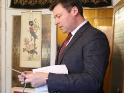 Глава городского самоуправления Калуги Юрий Моисеев поздравил с 90-летним юбилеем труженицу тыла