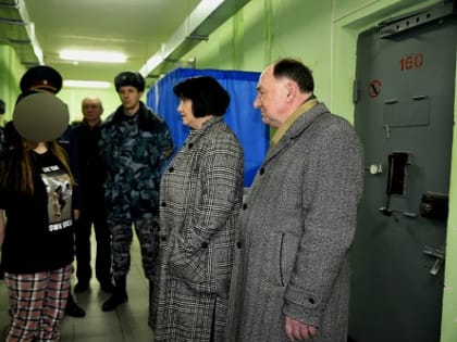 Никто никого на аркане к урнам не тащил