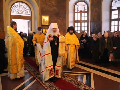 Архиерейская Божественная литургия в Свято-Никольском Черноостровском женском монастыре