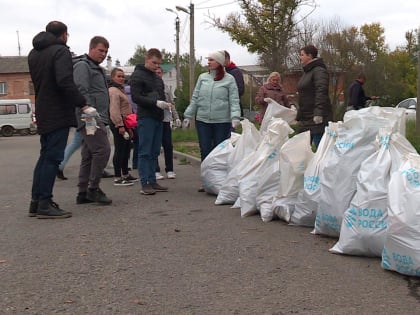 Около сотни калужан приняли участие в акции по уборке берега Оки