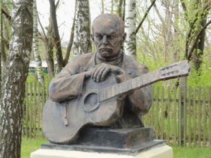«ТОЛЬКО ЛИЦА ОСТАЮТСЯ И ЗНАКОМЫЕ ГЛАЗА…»