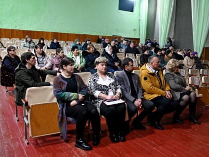 С колядками и благодарностями: в Малоярославцком районе прошел самый необычный отчет сельского главы