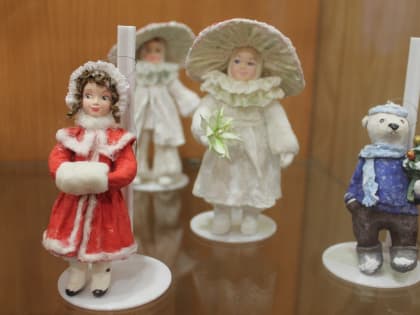 Мастерицы из Калуги собираются в библиотеке и делают игрушки, от которых тепло на душе