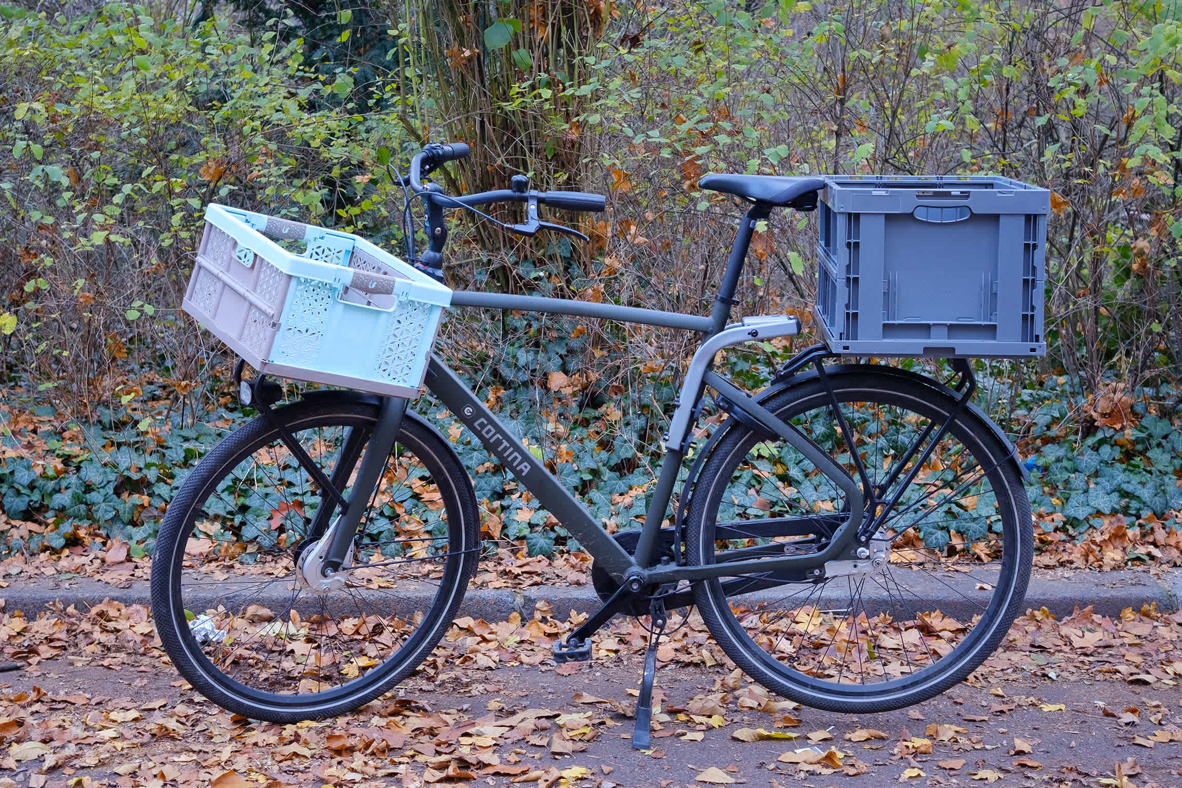 Fahrrad mit zwei abnehmbaren Kisten