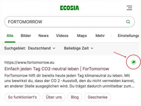 Kleines Icon eines grünen Blatts Green Leaf von Ecosia neben ForTomorrow-Webseite