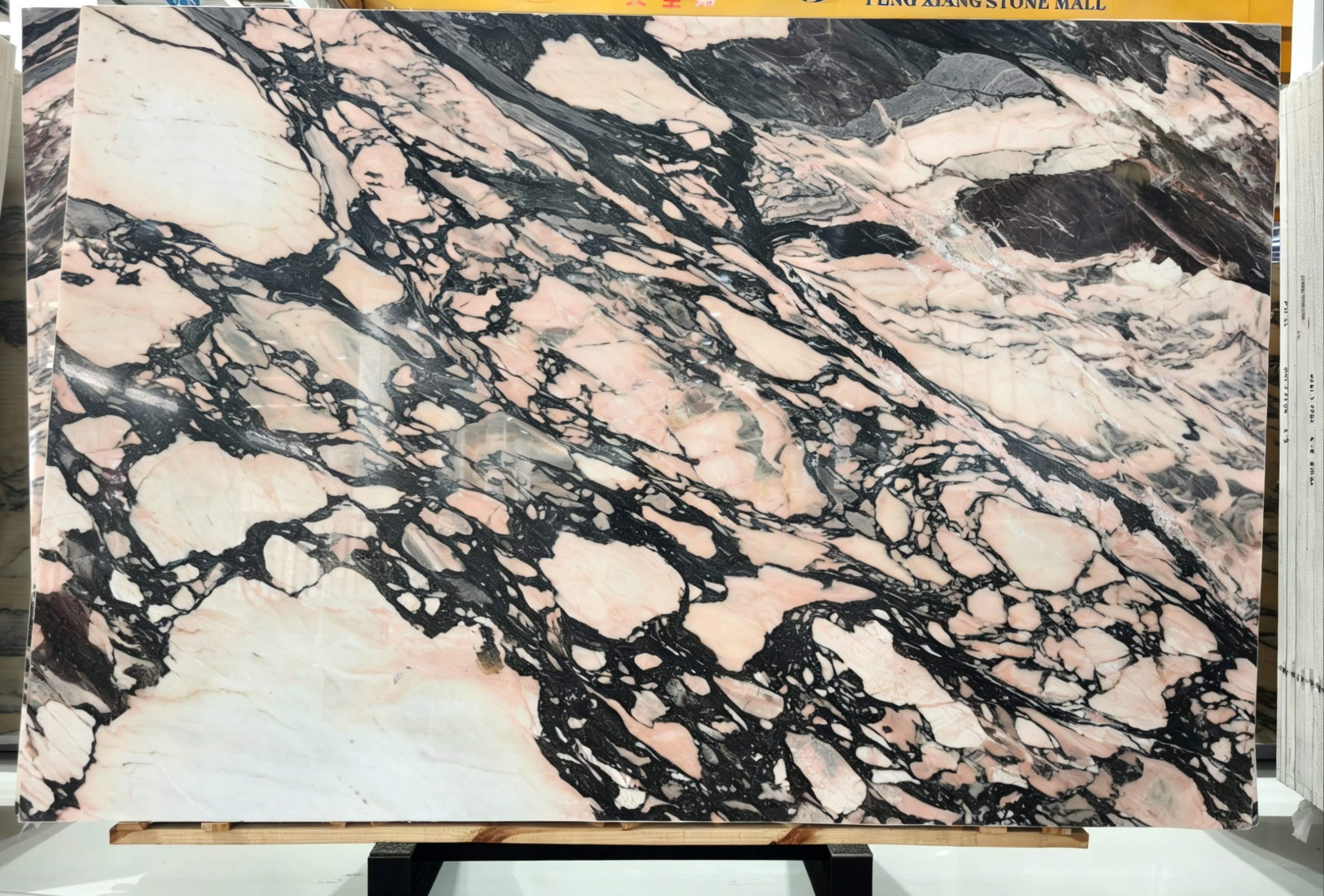 Calacatta Rosa — view 2