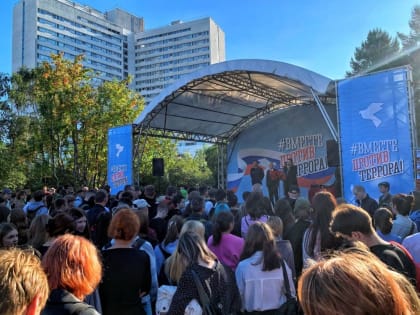 Акция против терроризма в сквере на Ленинградской улице