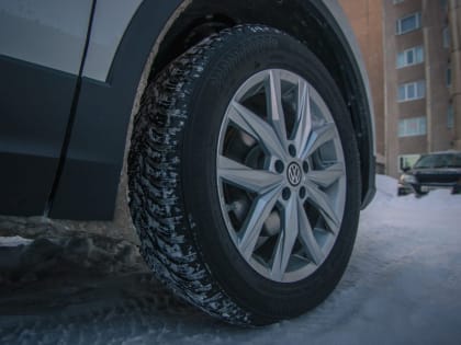 Полицейские задержали мурманчанина, укравшего автомобильные шины из подъезда