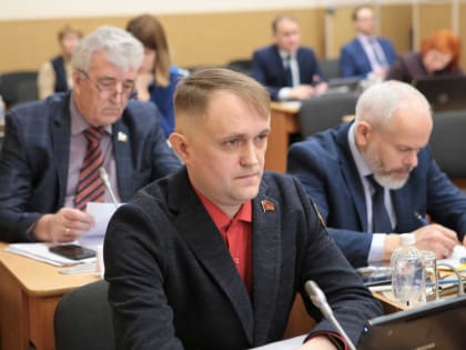 Депутат Мурманской областной Думы Александр Клементьев держит на контроле ход расселения дома № 15 в пер. Русанова в Мурманске