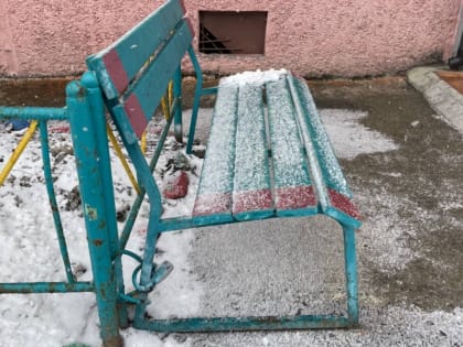 Небольшой снегопад начинается в Мурманске