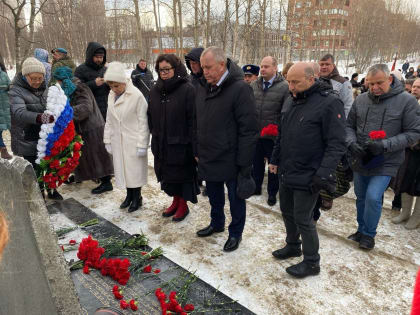 В Оленегорске состоялся митинг, посвященный 36-й годовщине вывода ограниченного контингента советских войск из Афганистана и 80-летию Победы в Великой Отечественной войне