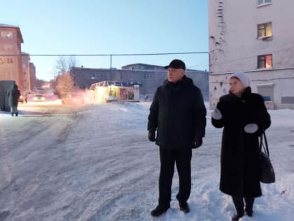 Работа в округе. Уважаемые земляки, сегодня по обращению неравнодушной мурманчанки провел выездную встречу на улице Свердлова