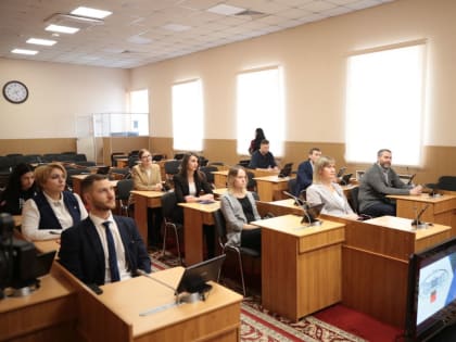 Евгений Никора провел лекцию «Мурманская областная Дума: прошлое, настоящее и будущее»