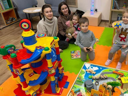 Родителей с детьми-дошкольниками на каникулах ждут в пространствах «СОПКИ.СЕМЬЯ»