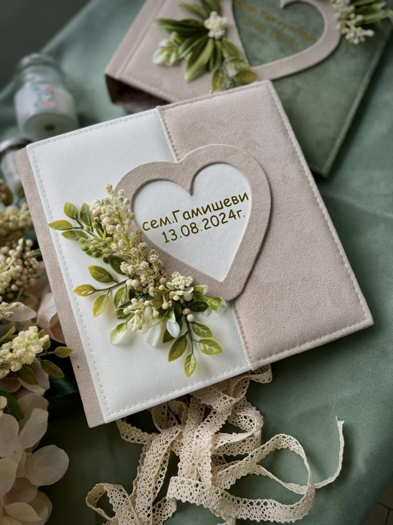 Сватбен в бежов велур и бяла кожа 