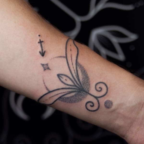 Tatuaż Dotwork — bemu — Mila Tattoo Studio Kraków