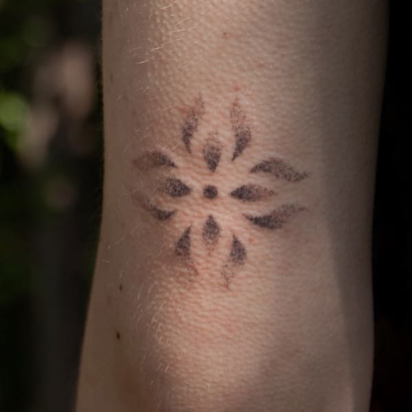 Tatuaż Dotwork — bemu — Mila Tattoo Studio Kraków
