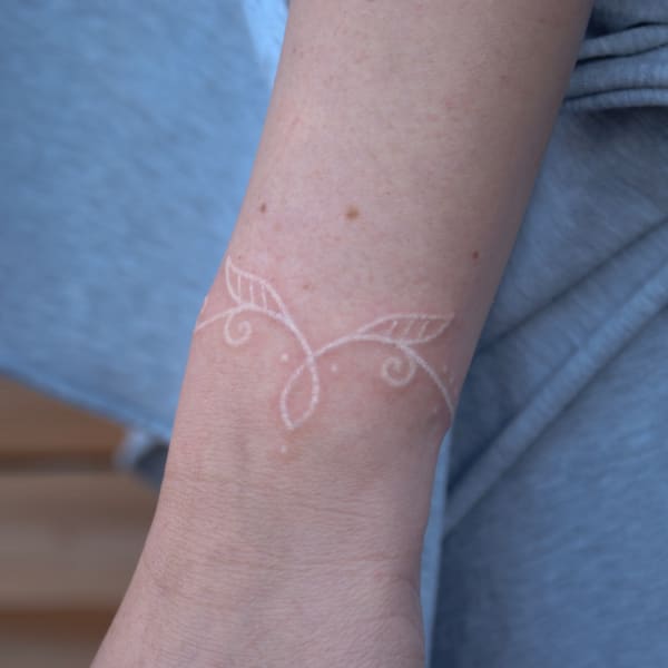 Tatuaż Fine Line — bemu — Mila Tattoo Studio Kraków
