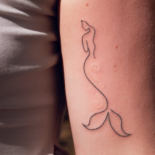 Tatuaż Fine Line — bemu — Mila Tattoo Studio Kraków