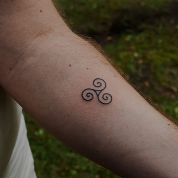 Tatuaż Geometryczny — bemu — Mila Tattoo Studio Kraków