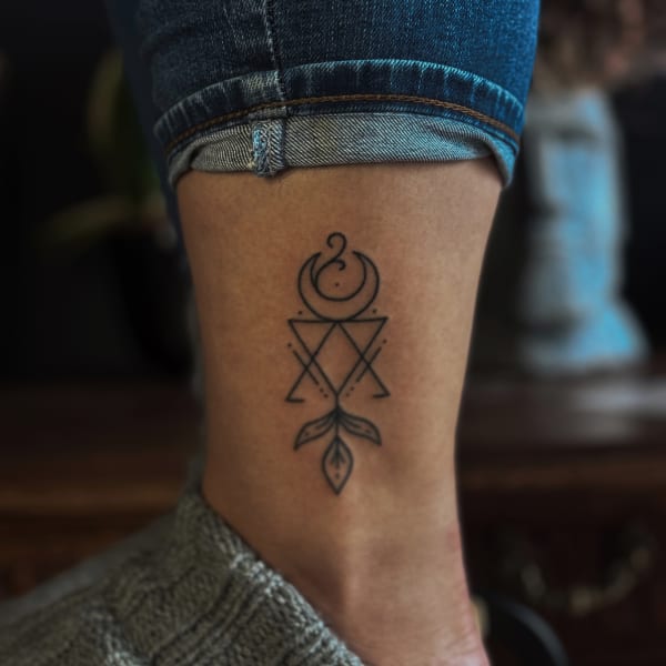 Tatuaż Geometryczny — bemu — Mila Tattoo Studio Kraków