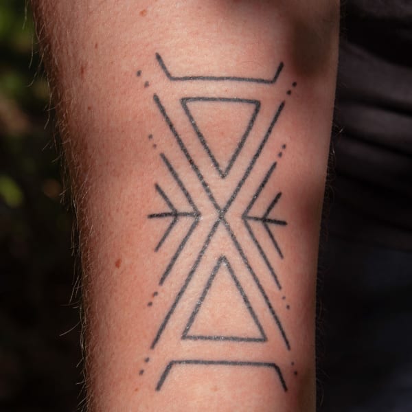 Tatuaż Geometryczny — bemu — Mila Tattoo Studio Kraków
