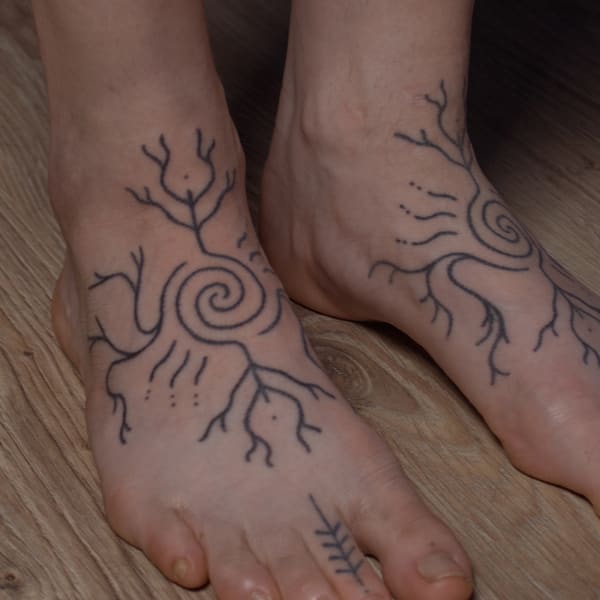 Tatuaż Graficzny — bemu — Mila Tattoo Studio Kraków