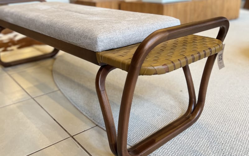 Transforme Seu Ambiente com Bancos Elegantes e Funcionais