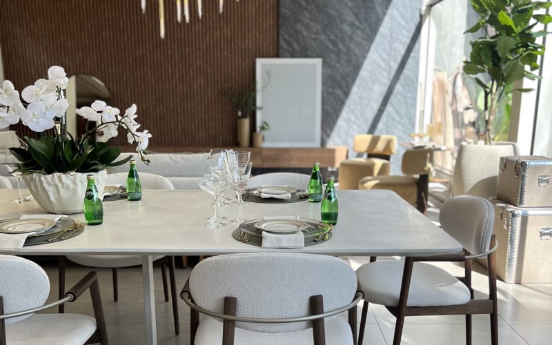 Mesa de Jantar Branca: Sofisticação e Design Atemporal na Fratelli House