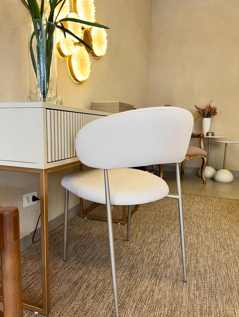 Cadeira para o Quarto: Estilo e Sofisticação na Decoração