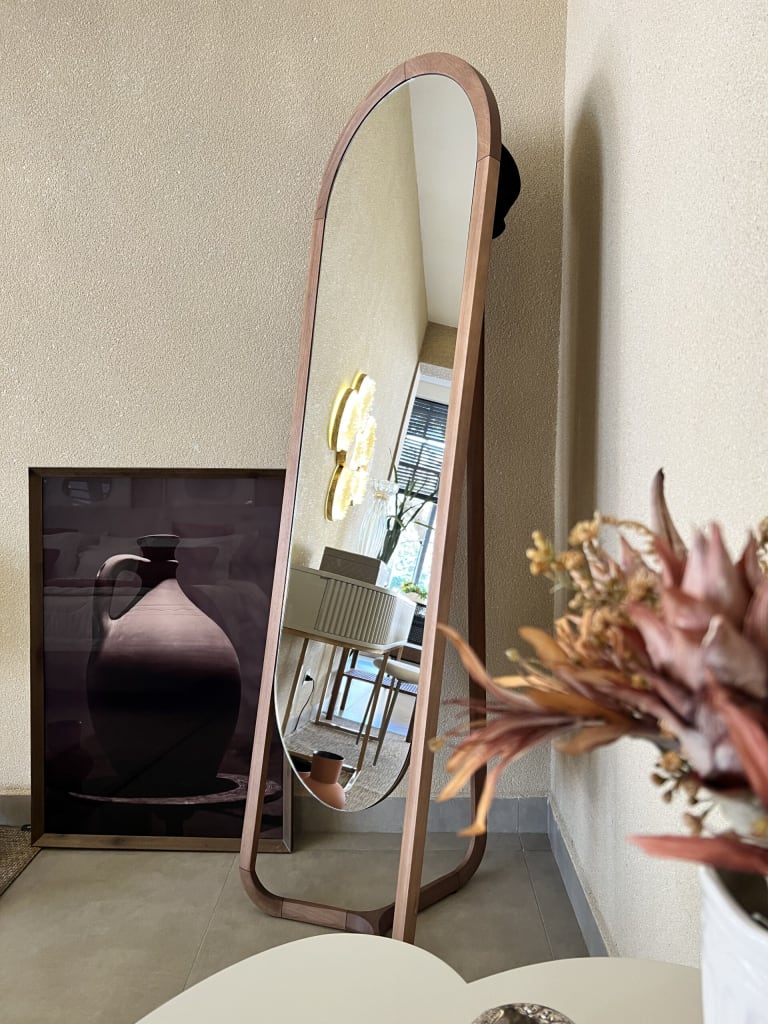 Espelho Elegante para Quarto: Transforme seu Espaço com Fratelli House