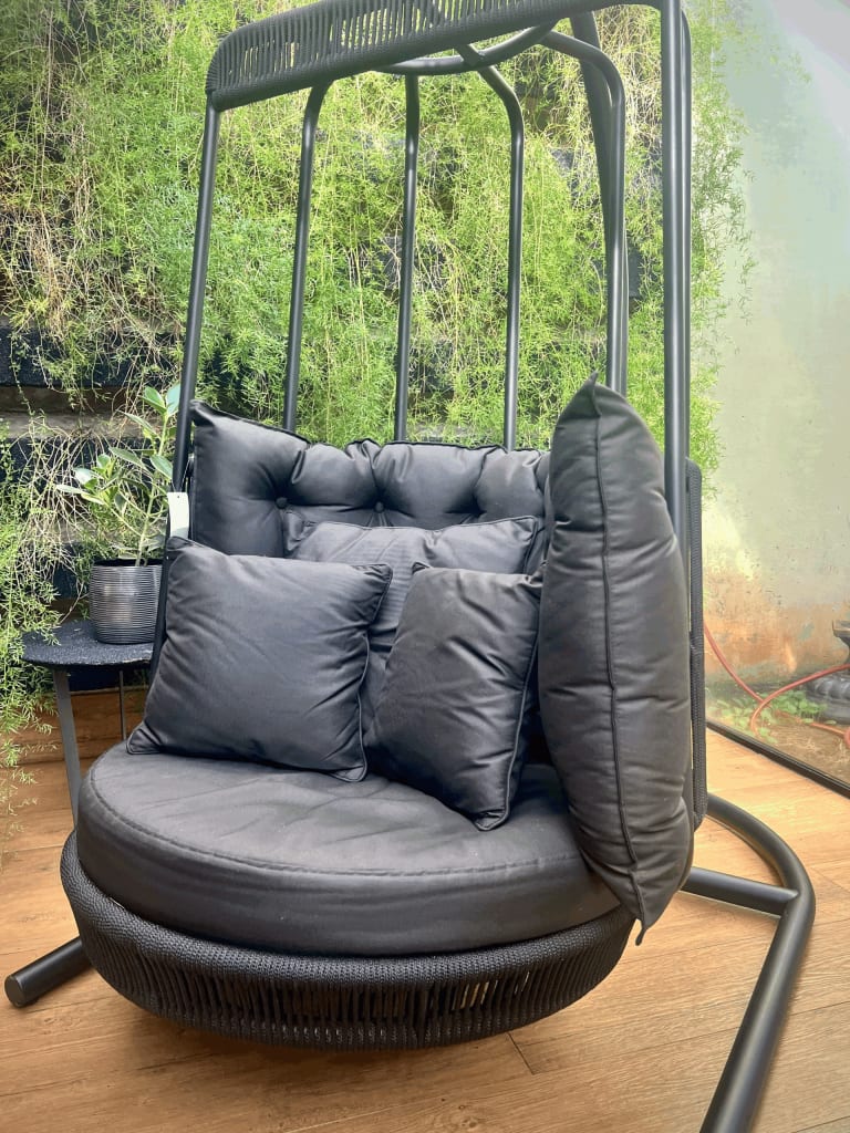 Balanço Preto de Alto Padrão para Área Externa | Fratelli House