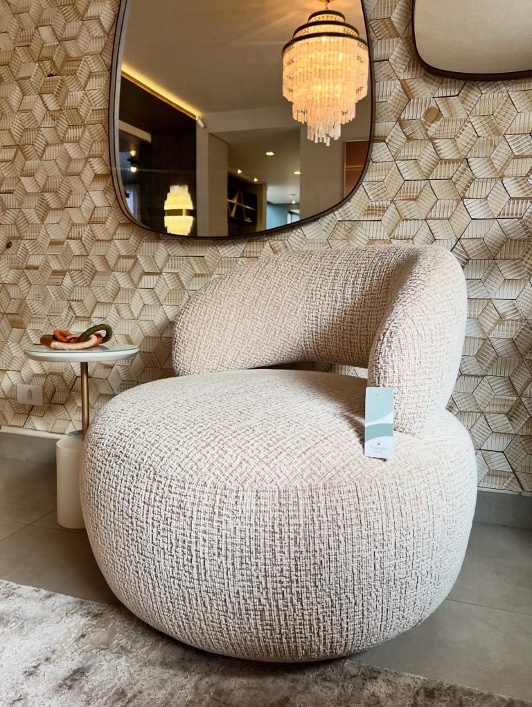 Poltrona Giratória: Sofisticação e Versatilidade para Seu Ambiente