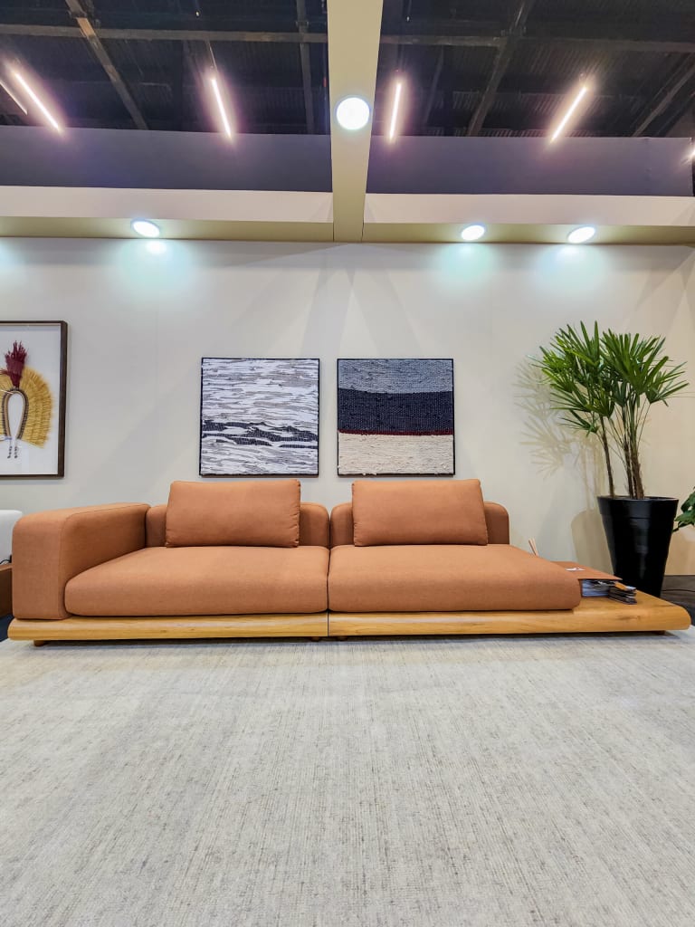 Sofá Living com Encosto Móvel: Sofisticação e Funcionalidade para Seu Lar