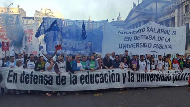 La Federación Universitaria de Tucumán se suma a la marcha en defensa ...