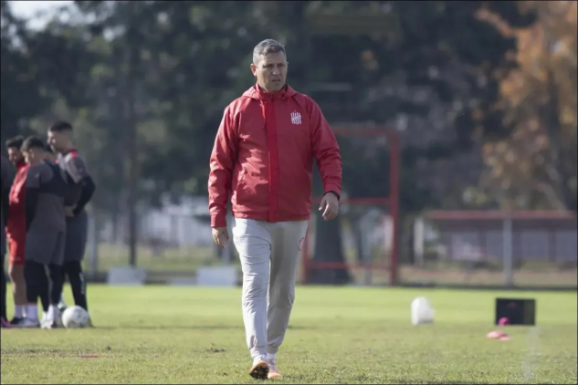 No supo hablar en el mismo idioma que el club: Diego 