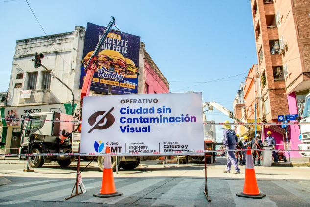 Iniciaron un operativo contra la contaminación visual: El Municipio retira carteles publicitarios y políticos de la vía pública
