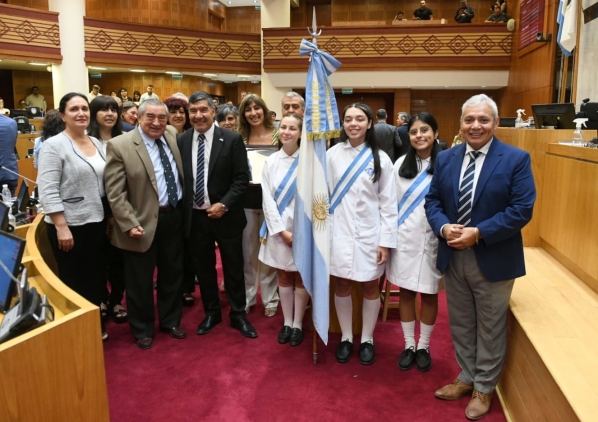 La Legislatura distinguió a la Escuela Normal por su 150° Aniversario durante la primera sesión ordinaria del año