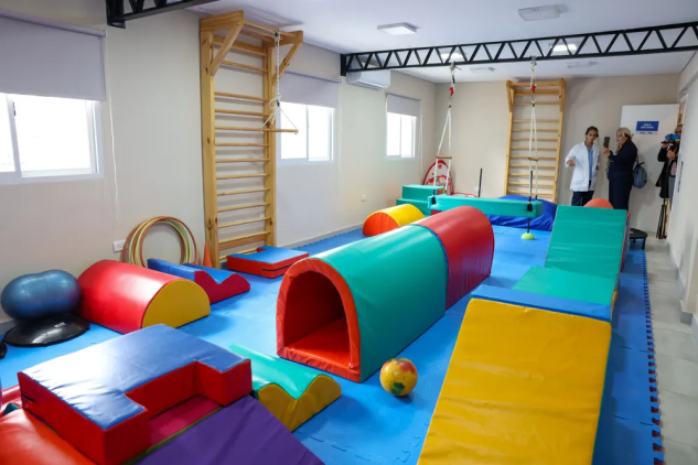 Chahla inauguró la Casa Azul, un espacio  para la asistencia integral y gratuita de personas con autismo