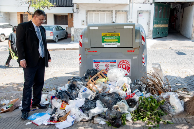 La Municipalidad amenaza con sanciones a quienes no utilicen correctamente los contenedores “antivandálicos”