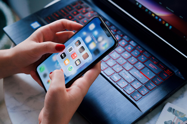 En Tucumán, la diferencia entre quienes prefieren usar un celular en lugar de una computadora es del 215%