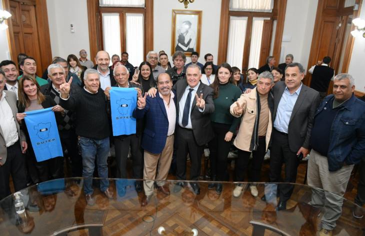 El Gobierno acordó un aumento salarial del 12% con los gremios ...