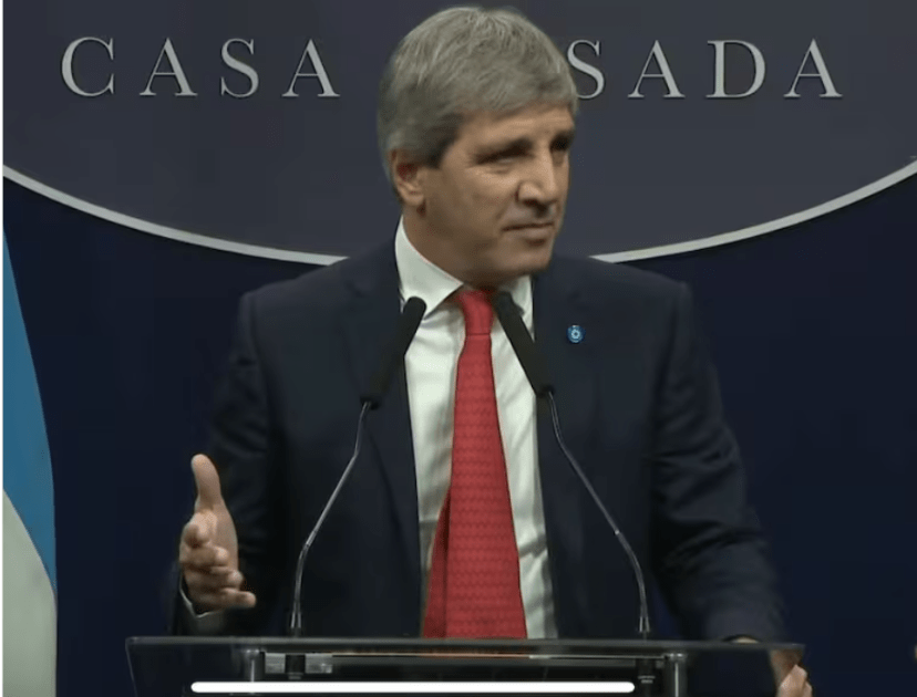 Tras las nuevas medidas, Caputo descartó una devaluación y aseguró que "el camino es bajar impuestos"
