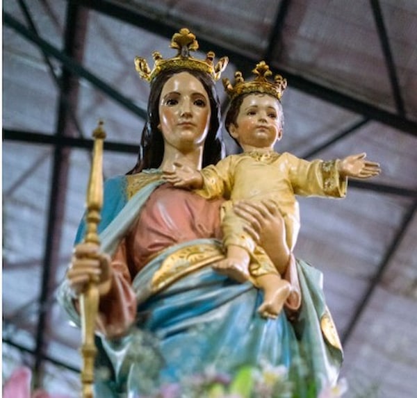 La comunidad salesiana celebra a María Auxiliadora con una procesión renovada